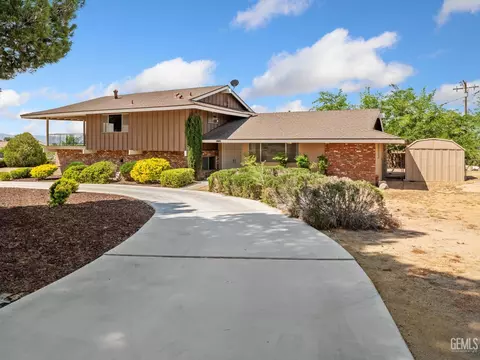 Exterior - 19115 Kaibab Rd, Apple Valley, CA 92307 photo 6 of 12