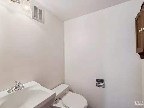 Bath - 19115 Kaibab Rd, Apple Valley, CA 92307 photo 2 of 2