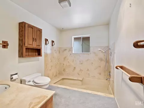Bath - 19115 Kaibab Rd, Apple Valley, CA 92307 photo 1 of 2