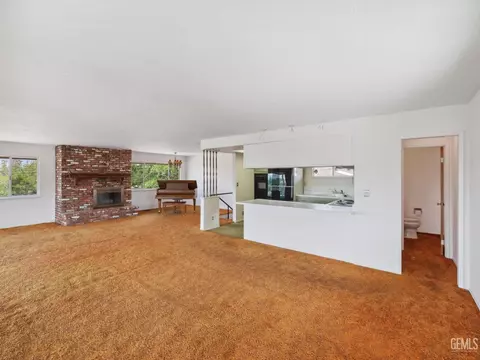 Living - 19115 Kaibab Rd, Apple Valley, CA 92307 photo 6 of 8