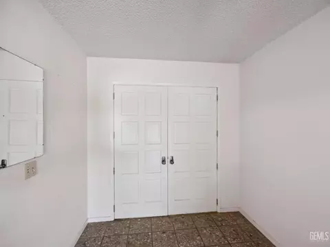 Entry Way - 19115 Kaibab Rd, Apple Valley, CA 92307 photo 2 of 3
