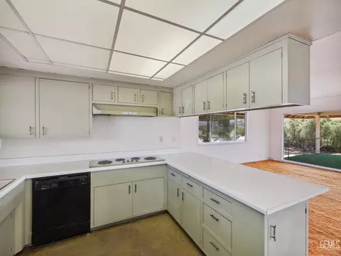 Kitchen - 19115 Kaibab Rd, Apple Valley, CA 92307 photo 2 of 3