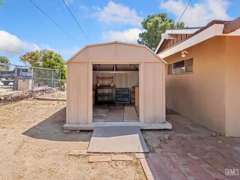Exterior - 19115 Kaibab Rd, Apple Valley, CA 92307 photo 11 of 12