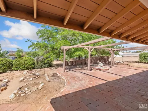Exterior - 19115 Kaibab Rd, Apple Valley, CA 92307 photo 9 of 12