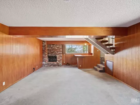 Living - 19115 Kaibab Rd, Apple Valley, CA 92307 photo 3 of 8