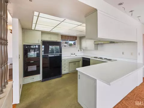 Kitchen - 19115 Kaibab Rd, Apple Valley, CA 92307 photo 1 of 3