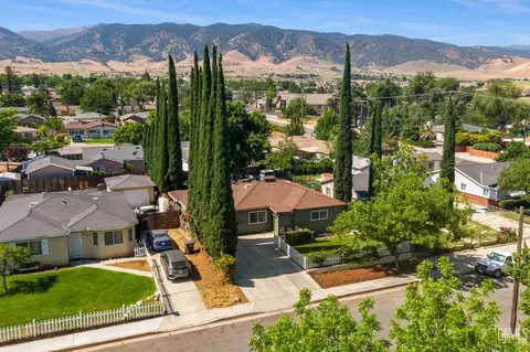 108 Brentwood Dr, Tehachapi, CA 93561 photo 2