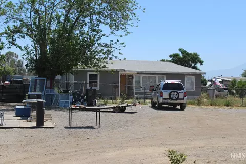 30 Sterling Rd, Bakersfield, CA 93307