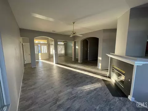 200 Via Roblada, Bakersfield, CA 93314 photo 2