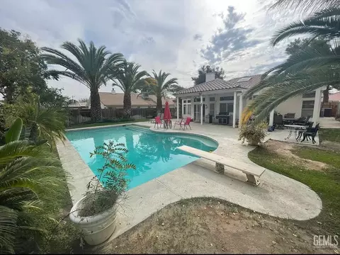 200 Via Roblada, Bakersfield, CA 93314 photo 4