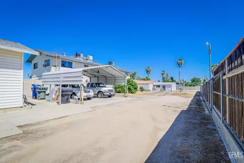 Exterior - 1432 Poso Dr, Wasco, CA 93280 photo 5 of 8