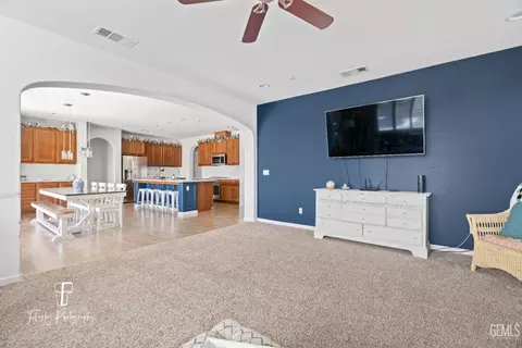 326 Longhurst Dr, Bakersfield, CA 93314 photo 21