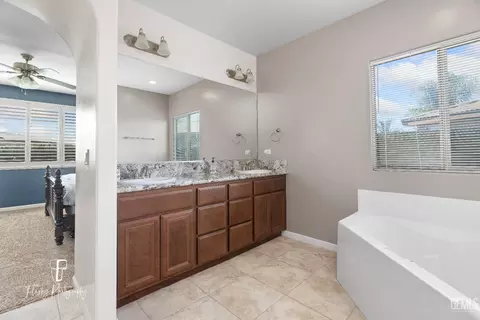 326 Longhurst Dr, Bakersfield, CA 93314 photo 36