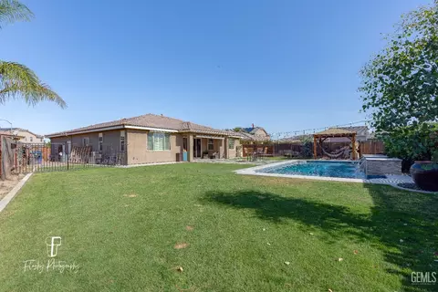 326 Longhurst Dr, Bakersfield, CA 93314 photo 46