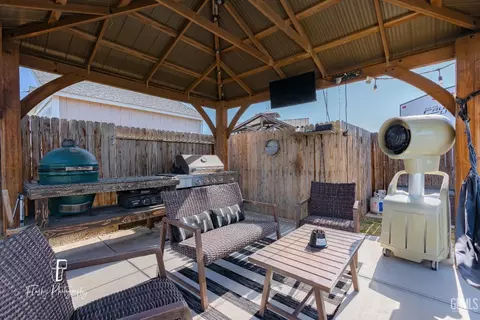 326 Longhurst Dr, Bakersfield, CA 93314 photo 45