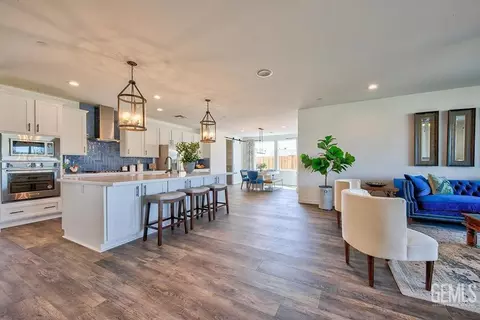 7525 Crown Hts, Bakersfield, CA 93311