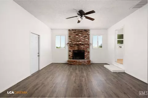 Living - 705 Garratt St, Taft, CA 93268 photo 4 of 4