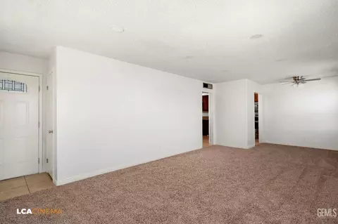 Living - 705 Garratt St, Taft, CA 93268 photo 1 of 4