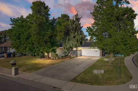 1304 La Puente Dr, Bakersfield, CA 93309
