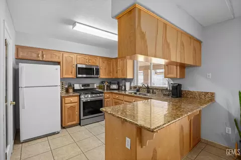 876 Verde St, Shafter, CA 93263 photo 16