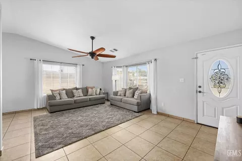 876 Verde St, Shafter, CA 93263 photo 7
