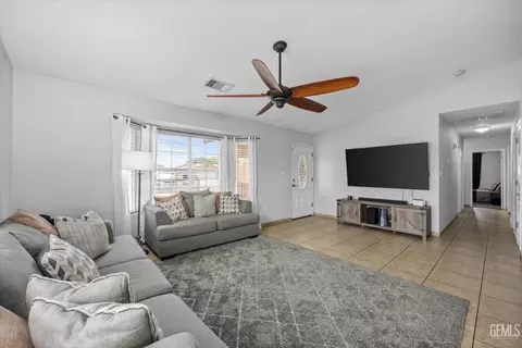 876 Verde St, Shafter, CA 93263 photo 8