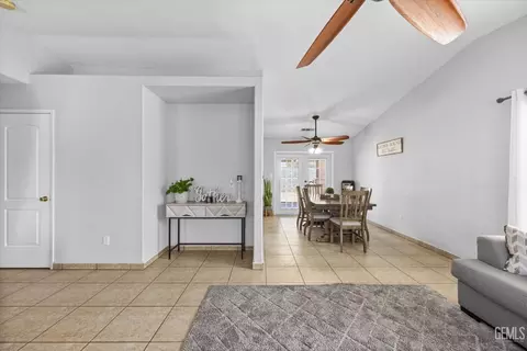 876 Verde St, Shafter, CA 93263 photo 9