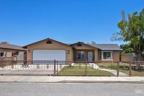 876 Verde St, Shafter, CA 93263 photo 2