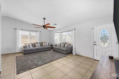 876 Verde St, Shafter, CA 93263 photo 6