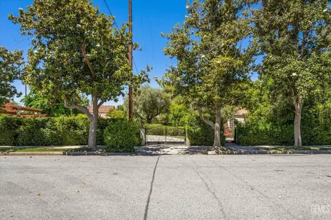 2217 B St, Bakersfield, CA 93301