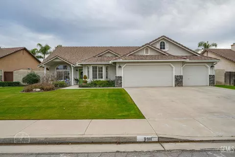 9911 Cheyenne Dr, Bakersfield, CA 93312
