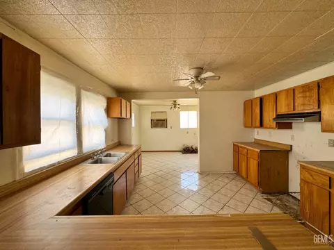 117 Jackson St, Taft, CA 93268 photo 4