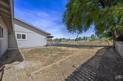 Exterior - 19700 Piedra Dr, Tehachapi, CA 93561 photo 8 of 10