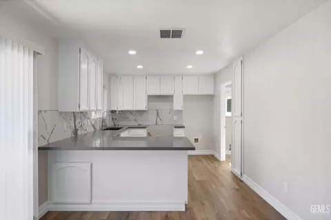 Kitchen - 19700 Piedra Dr, Tehachapi, CA 93561 photo 1 of 5