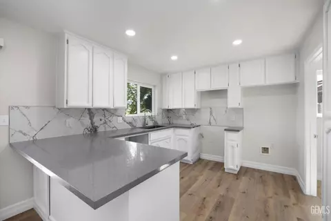 Kitchen - 19700 Piedra Dr, Tehachapi, CA 93561 photo 2 of 5