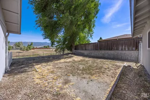 Exterior - 19700 Piedra Dr, Tehachapi, CA 93561 photo 10 of 10