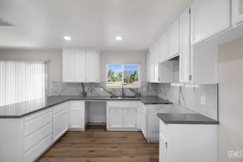 Kitchen - 19700 Piedra Dr, Tehachapi, CA 93561 photo 4 of 5