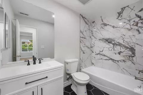 Bath - 19700 Piedra Dr, Tehachapi, CA 93561 photo 3 of 3