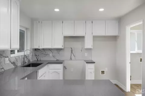 Kitchen - 19700 Piedra Dr, Tehachapi, CA 93561 photo 3 of 5