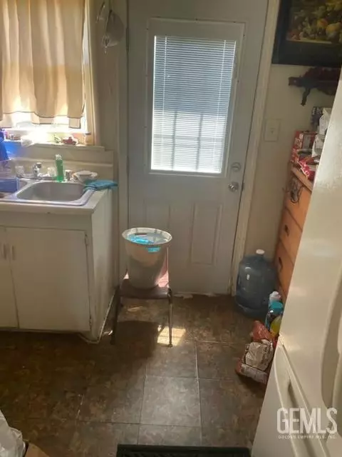 556 Walnut Dr, Arvin, CA 93203 photo 7