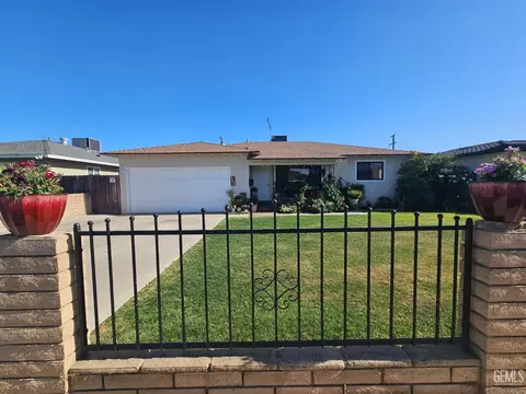 1617 1st St, Wasco, CA 93280 photo 4