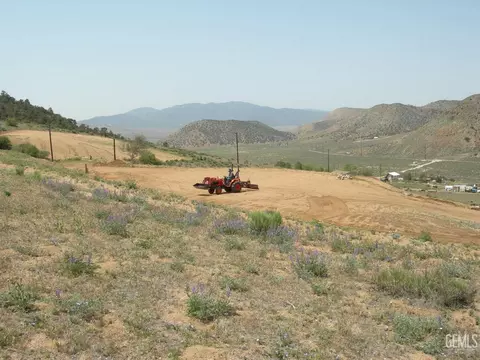 9703 Pine Grove Dr, Tehachapi, CA 93561 photo 6