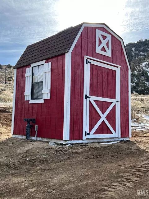 9703 Pine Grove Dr, Tehachapi, CA 93561 photo 5