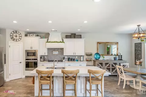 Kitchen - 10319 Bluffshadow Dr, Bakersfield, CA 93306 photo 1 of 6