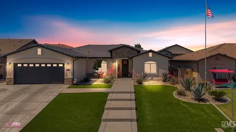 Exterior - 10319 Bluffshadow Dr, Bakersfield, CA 93306 photo 6 of 13