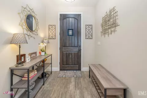 Entry Way - 10319 Bluffshadow Dr, Bakersfield, CA 93306 photo 2 of 2