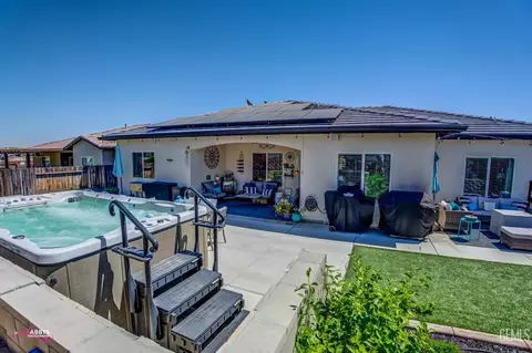 Exterior - 10319 Bluffshadow Dr, Bakersfield, CA 93306 photo 11 of 13