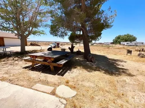 Exterior - 7533 E Chapinite Ave, Cantil, CA 93519 photo 2 of 5