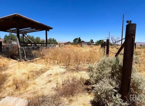 Exterior - 7533 E Chapinite Ave, Cantil, CA 93519 photo 3 of 5