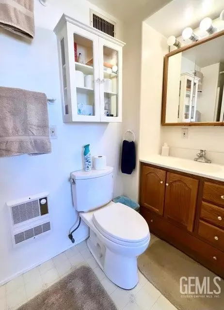Bath - 7533 E Chapinite Ave, Cantil, CA 93519 photo 1 of 1